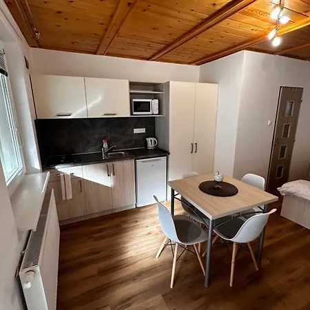 Zeleny Domcek Apartment *
