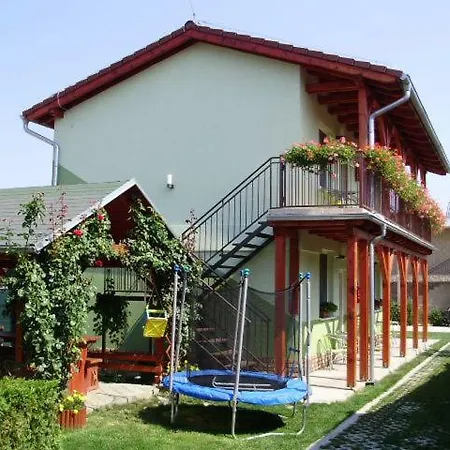 Zeleny Domcek Apartment